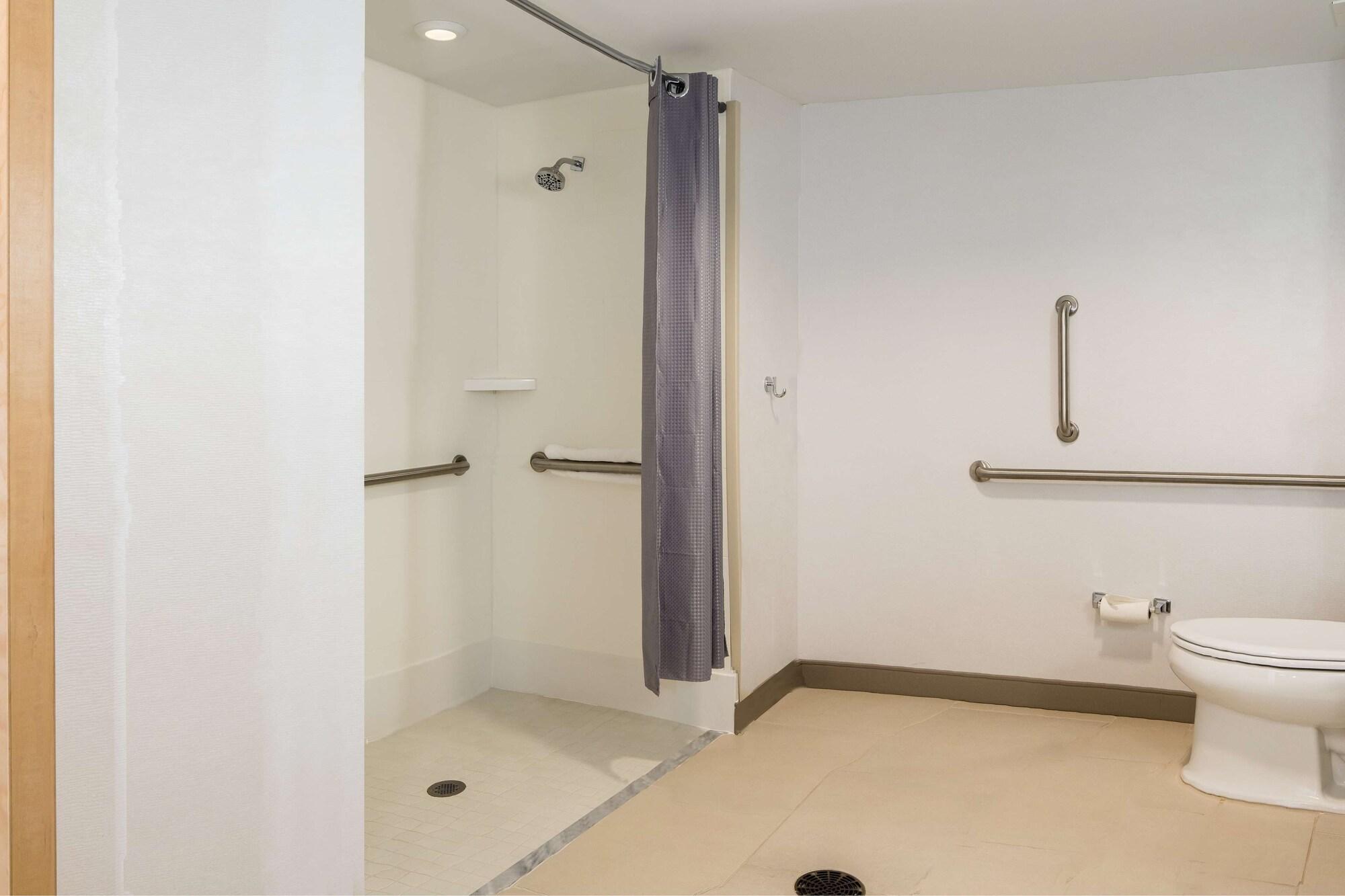 Hilton Garden Pittsburgh Airport 3*