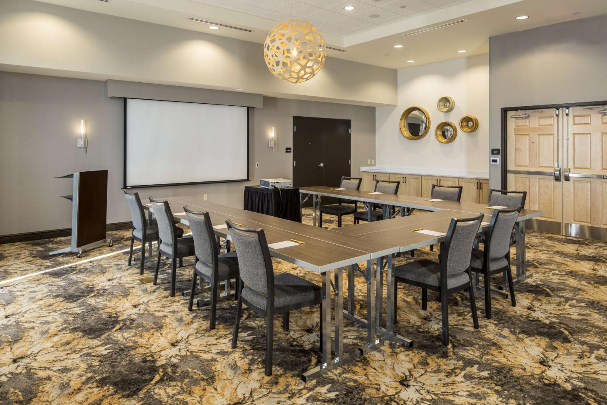 Hotel Hilton Garden Pittsburgh Airport 3*