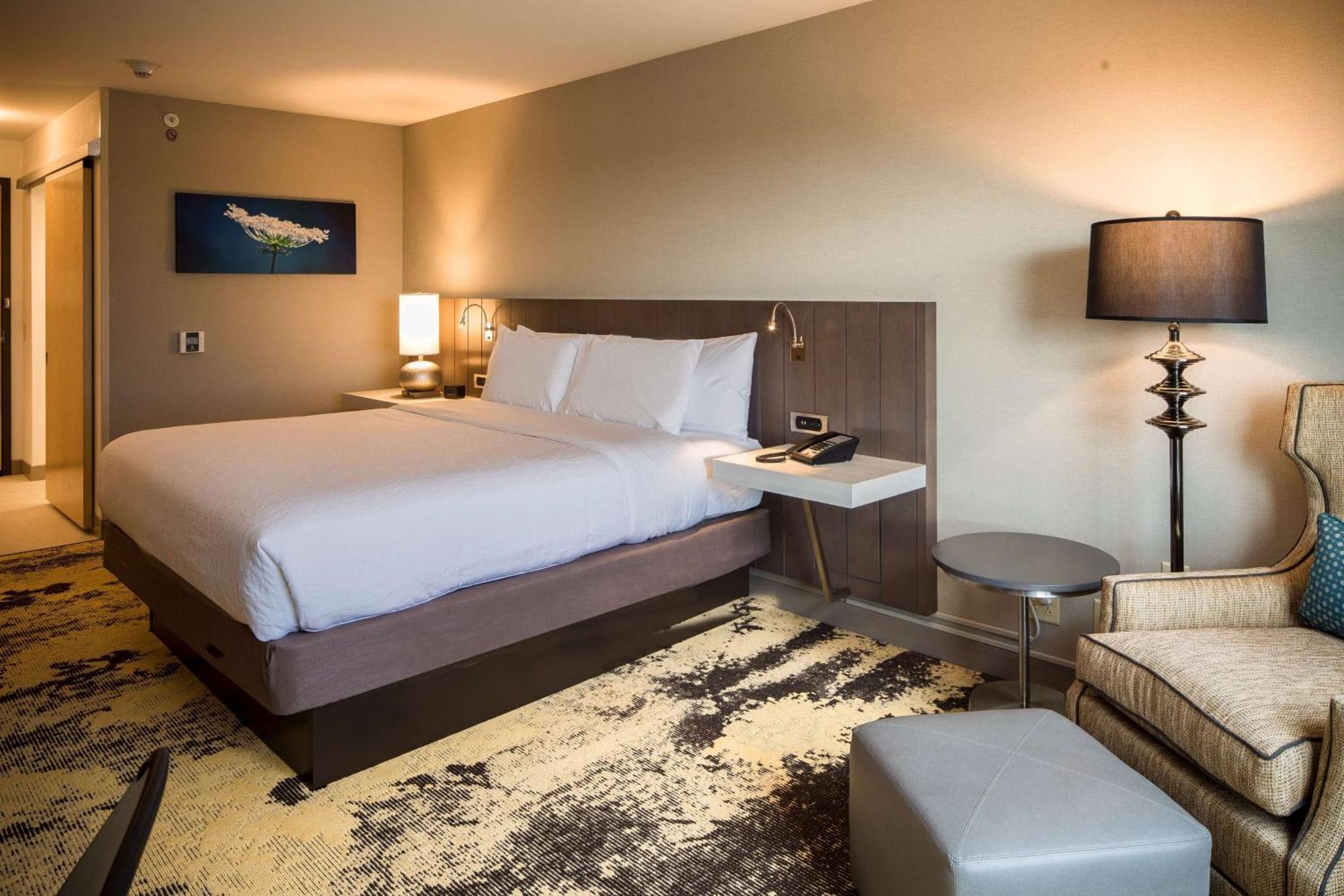 Hilton Garden Pittsburgh Airport 3*